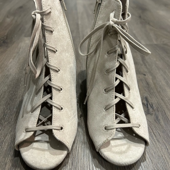 Old Navy Chunky Heel Lace Up Women’s Shoes Size 8 - Picture 5 of 6